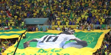 Бразильцы бурно прореагировали на смерть легендарного футболиста Пеле