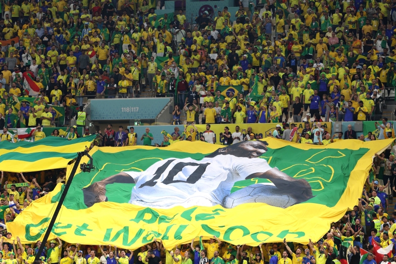Бразильцы бурно прореагировали на смерть легендарного футболиста Пеле