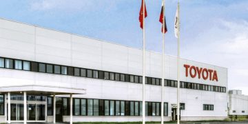 Дайджест дня: Aurus арабской сборки, судьба завода Toyota и другие события индустрии