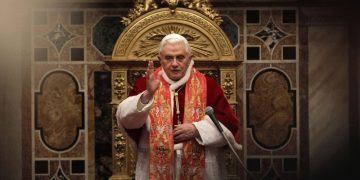 В Ватикане сообщили, что состояние Бенедикта XVI остается тяжелым