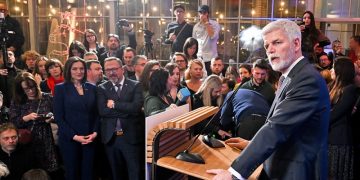 Андрей или Петр? В Чехии завершился первый тур президентских выборов