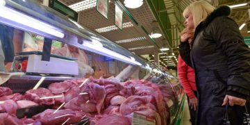 Говядина стала роскошью в РФ и США, а власти ЕС уже одобрили еду из насекомых