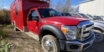 Интересные объявления на Дроме: огромный Ford — скорая помощь с минимальным пробегом