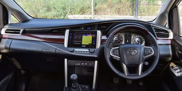 Минивэн Toyota Innova Crysta вернулся с дизелем и «механикой»