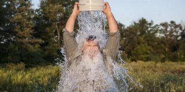 Минздрав США одобрил лекарство, которое появилось на свет благодаря «Ice Bucket Challenge»