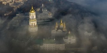 Протоиерей рассказал, как украинский народ защищает Киево-Печерскую лавру