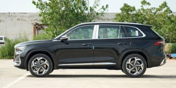 Российские дилеры Geely рассказали, когда в продажу поступит кроссовер Monjaro