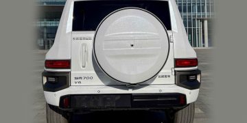 Серийный Tank 700, обновленный Cadillac XT4 и другие утечки из Китая