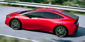 Toyota запустила продажи гибрида Prius нового поколения