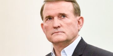 Зачем Владимир Зеленский лишил Виктора Медведчука украинского гражданства