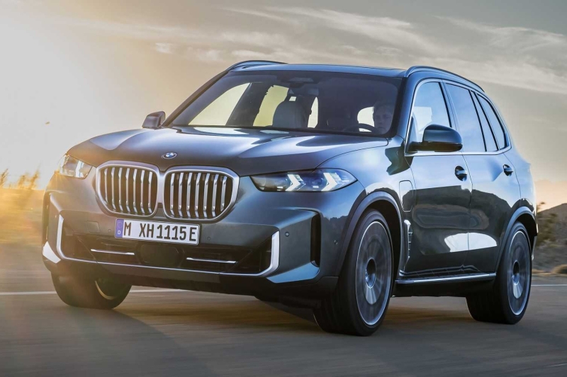 BMW модернизировала X5 и X6: освежили экстерьер, изменили моторную гамму