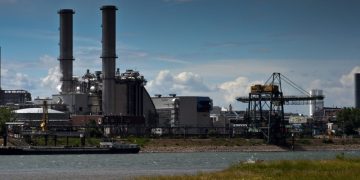 Еврокомиссия подтвердила введение потолка цен на нефтепродукты из России с 5 февраля