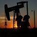 Февральская добыча нефти в России вернулась на досанкционный уровень