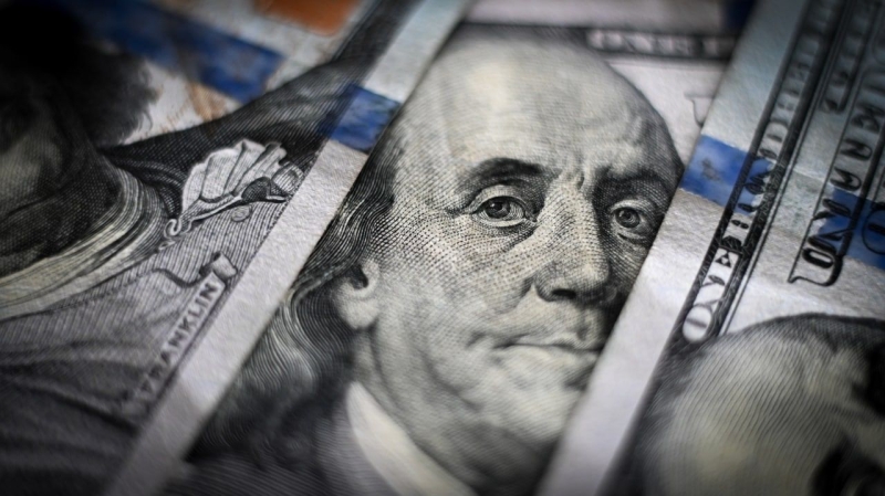 Лимит на ввоз валюты в России может быть поднят до 100 тысяч долларов