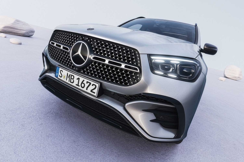 Mercedes-Benz GLE модернизировали: экстерьер стал сложнее, моторы — мощнее  