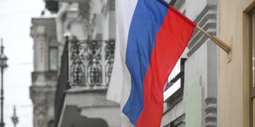 Минобразования Якутии хочет потратить 25 миллионов рублей на российские флаги