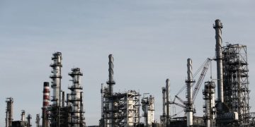 Нефтедобыча в России сократится на 500 тыс. баррелей в сутки