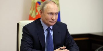 Путин поздравил буддистов с праздником Белого месяца