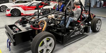 Toyota показала полноуправляемое шасси для электромобилей (ВИДЕО)