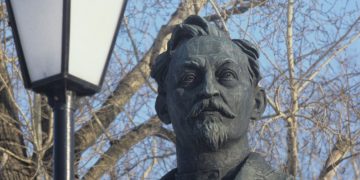 В РПЦ прокомментировали фото священников с бюстом Дзержинского