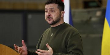 Зеленский гонениями против УПЦ пытается убить Украину, заявил МИД