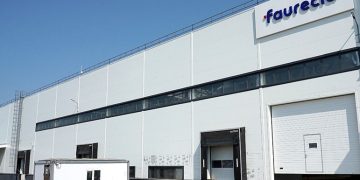 Крупный поставщик Renault уходит из РФ