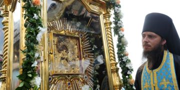 Патриарх Кирилл призвал молиться о мире на Украине