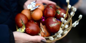 Почему на Пасху красят яйца: суть и история появления традиции