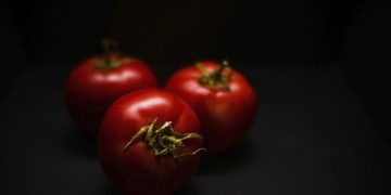 Стоимость огурцов и помидоров за последние четыре месяца выросла на Украине в два раза