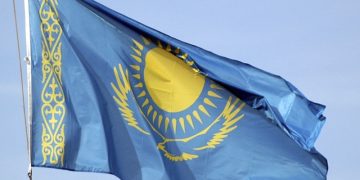 «Усидеть на двух стульях». Казахстан готовит РФ к запрету параллельного импорта