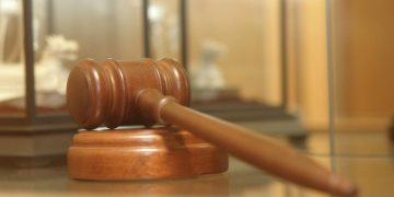 В Петербурге прекратили дело против лектора, отрицавшего Холокост