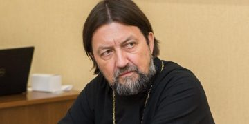 В РПЦ прокомментировали невыдачу диплома сменившему пол студенту