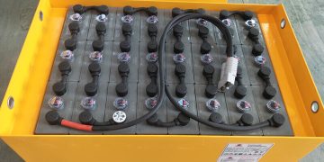 Восстановление мощности: ремонт тяговых аккумуляторов для погрузчиков