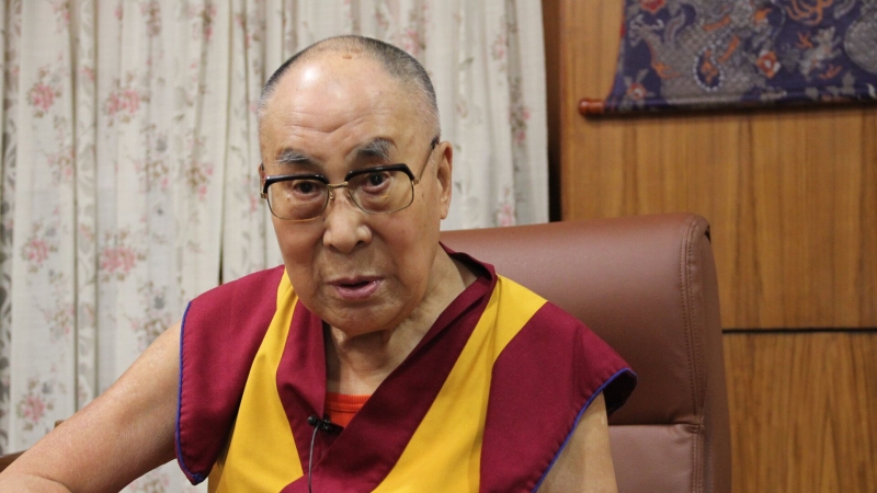 Далай-лама извинился за инцидент с мальчиком