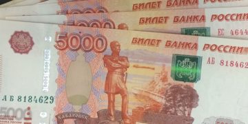 Финансист Голубовский: курс рубля в августе покажет тенденцию к укреплению