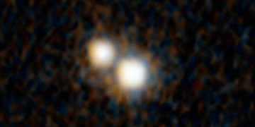 Хаббл видит близкую пару квазаров в ранней Вселенной