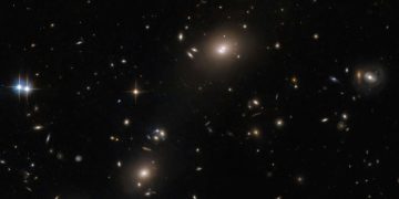 «Хаббл» запечатлел скопление галактик ACO S520