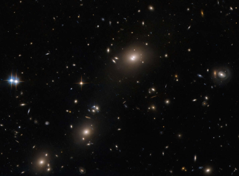 «Хаббл» запечатлел скопление галактик ACO S520