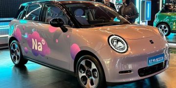 JAC создал для женщин кроссовер с дизайном «под Porsche»