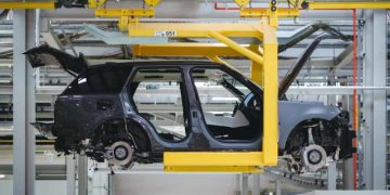 Land Rover распался на три бренда, Jaguar уходит в люкс