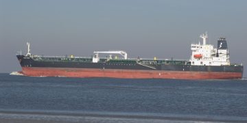 Морской экспорт российских нефтепродуктов вырос в марте более чем на 17%