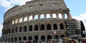 Подростки из России и Украины приняли участие в церемонии Крестного пути