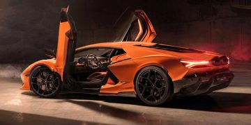 Представлен наследник Авентадора: Lamborghini Revuelto