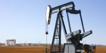 Сокращение нефтедобычи со стороны ОПЕК+ назвали пощечиной для главы минфина Франции