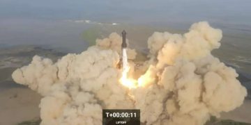 Starship взлетает, но через несколько минут разваливается на части