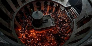 Священник развеял популярный миф о Благодатном огне