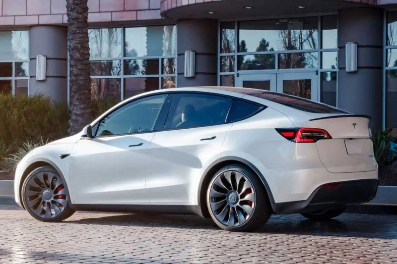 Tesla расширила гамму кроссоверов Model Y