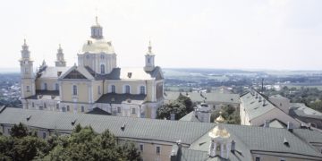 Власти Украины проверят использование объектов в Почаевской лавре УПЦ