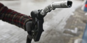 Забастовки работников НПЗ привели к дефициту топлива на заправках Парижского региона