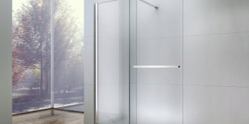 Распашные душевые двери: как выбрать и на что обратить внимание перед покупкой